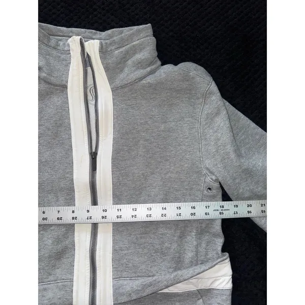 Lululemon Women's Light as Warmth Jacket Grey Fleece Full Zip Size‎ 6 - Image 9