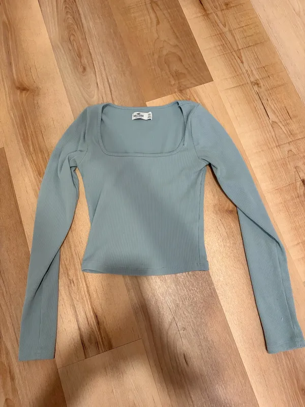 Long Sleeve Hollister Top - Image 2