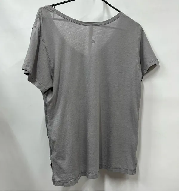 Lululemon size 6 Gray V-Neck Women's Top FLAWED - Image 2