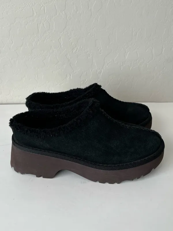 UGG New Heights Platform Cozy Clog Slippers Black Shearling Lined Women’s 9 - Image 4