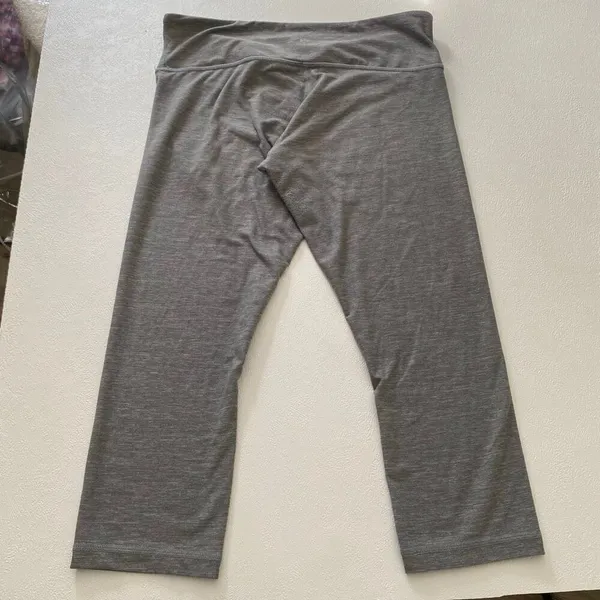 Lululemon Gray Cropped Leggings Size 10 Athleisure Activewear Yoga Pants - Image 3