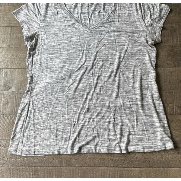 Apt.9 Essentials‎ Women's Gray V-Neck Short Sleeve Tee Size Large - Image 6