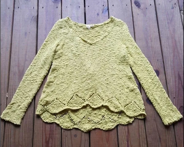 Anthropologie Chartreuse Scalloped Knit Sweater Size Small - Image 2