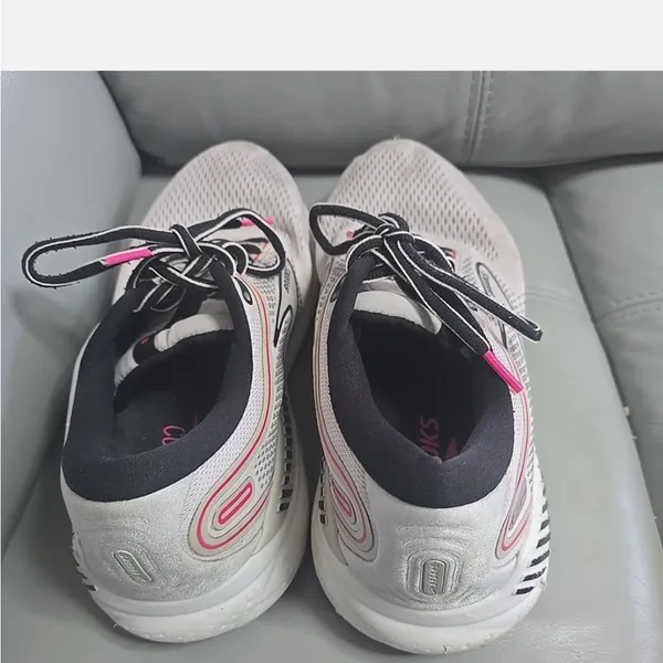 Brooks Women's White and Pink Athletic Running Shoes - Image 4