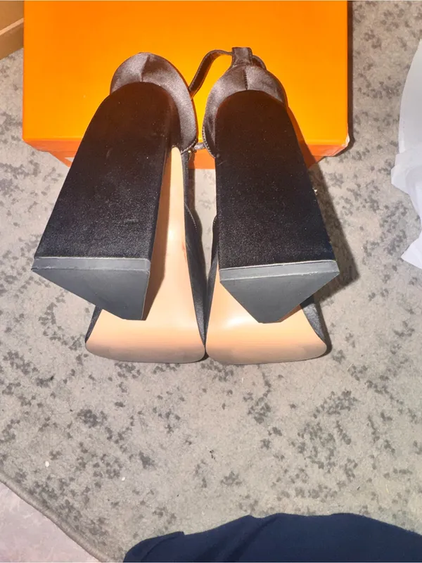 Black Satin Mary Jane ankle strap platform heels new in box size 37 (7) - Image 6