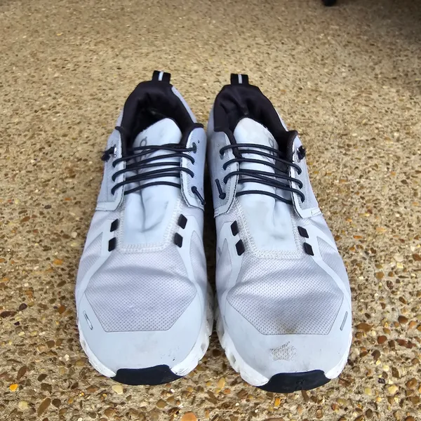 On Cloud 5 Waterproof Women Size 10 Running Shoes Gray Black Activewear Walking - Image 2
