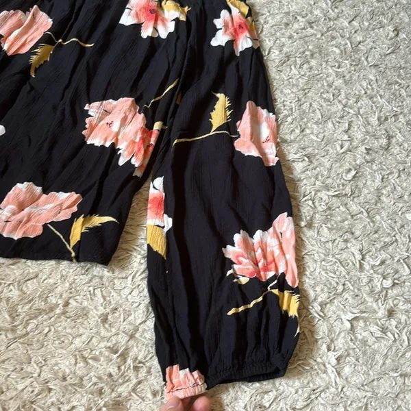 Billabong off the shoulder floral blouse - Image 3
