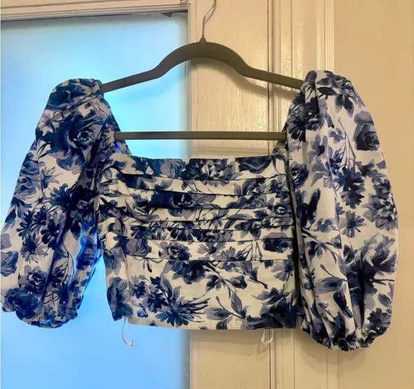 Abercrombie Floral Crop Top Puff Sleeve - Image 2