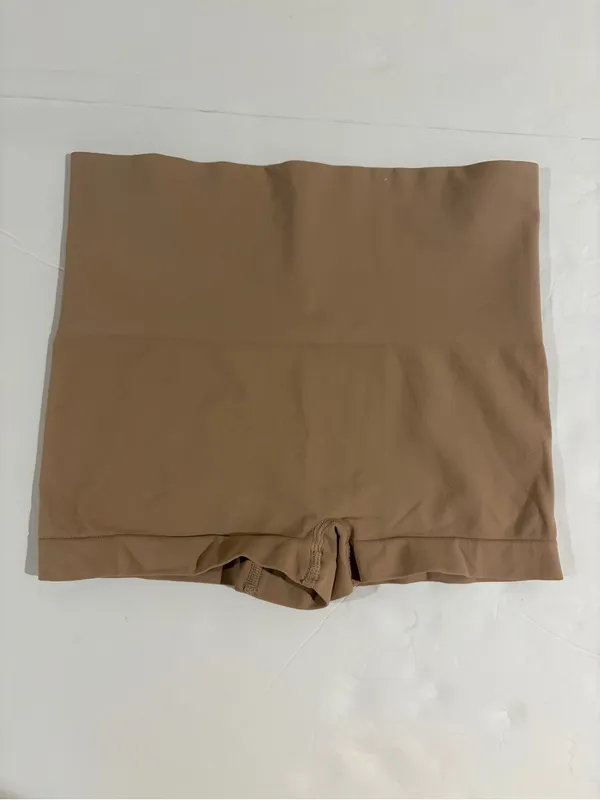 Spanx Ecocare Seamless Shaping Compression Boyshorts Nude Tan Size Medium - Image 2
