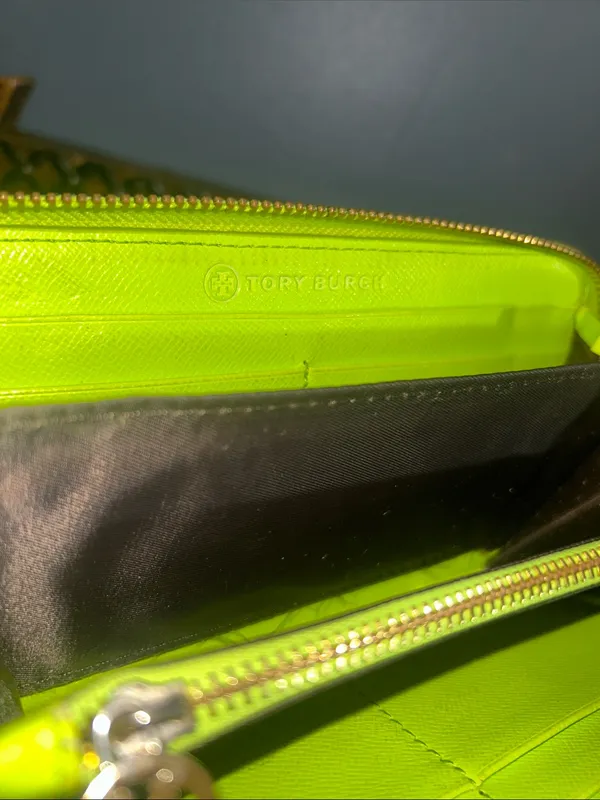 Tory Burch Neon Lime Zip Wallet with Logo Medallion - Image 7