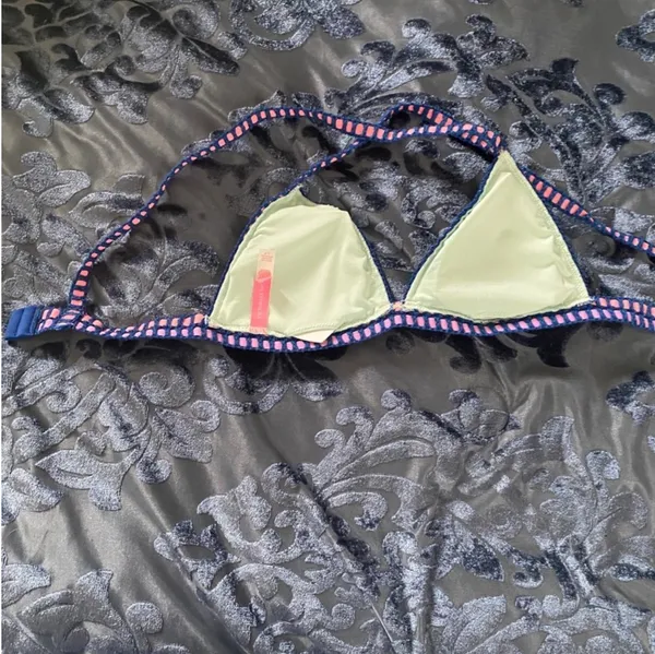 Victoria's Secret triangle crochet swim bikini top - Image 4