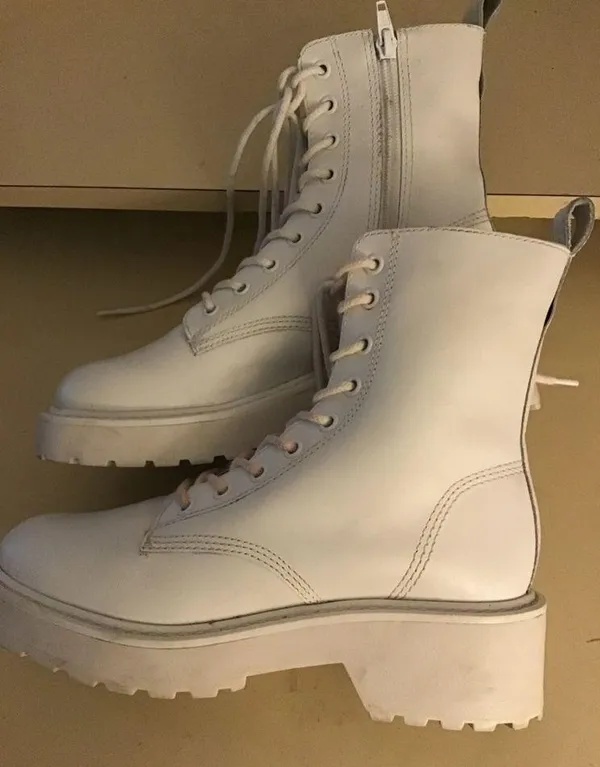 Steve Madden women white leather combat Tornado boots size 6.5 - Image 4