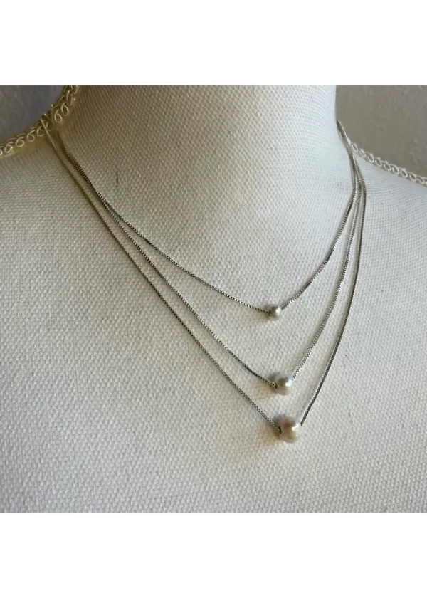 Tripple pearl layered silver tone necklace - Image 5