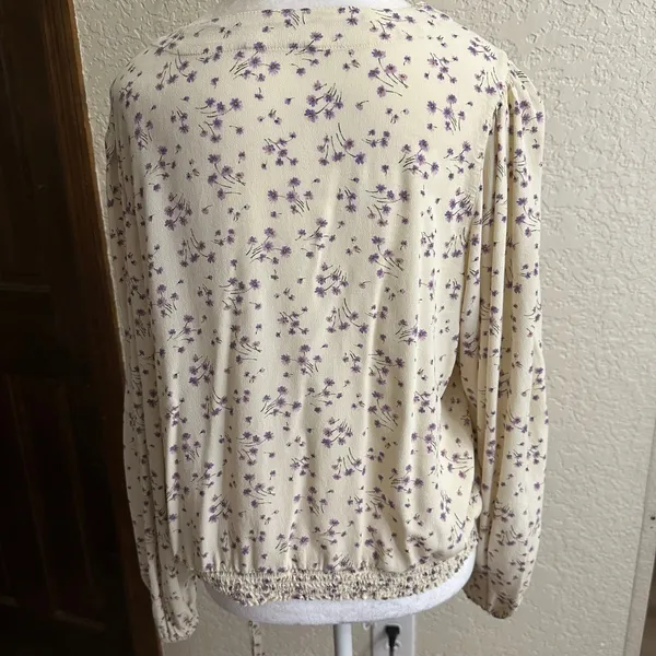 American Eagle Wrap Top Womens XL Cream Purple Floral Long Sleeve Viscose Blouse - Image 4