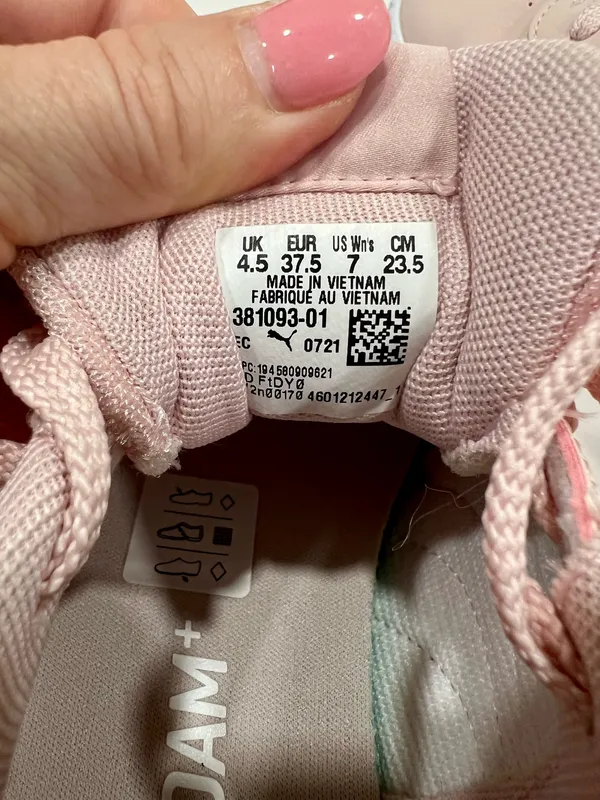 Pink Puma Sneakers w Ruffle details. size 7 - Image 5