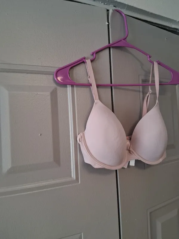 PINK Victoria's Secret wear everywhere t-shirt lightly bra in light pink size 34D - Image 3