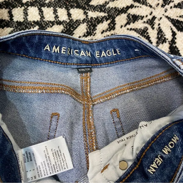 American Eagle Distressed Ripped Knee Mom Jeans size 4 - Image 11