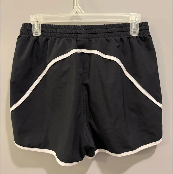 Gymshark Training Contrast Loose Shorts 2.5” Inseam Training Shorts Black and White - Image 2