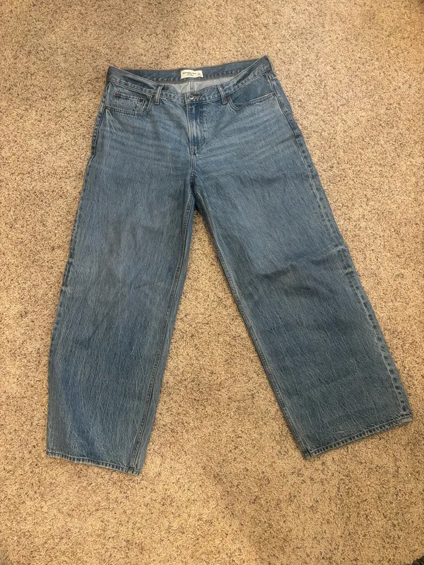Abercrombie Low Rise Ultra Loose Jeans - Image 3