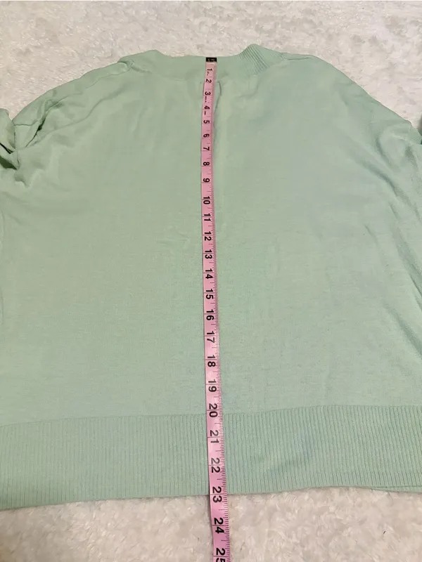 5/$30 🎈 Gap medium mint green v neck sweater - Image 2