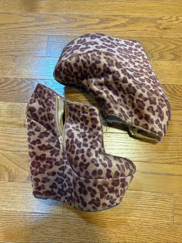 Disko | Fuzzy Leopard Print Wedge Platform Heels Women’s Size 9 Zip Up Sides Tan - Image 2