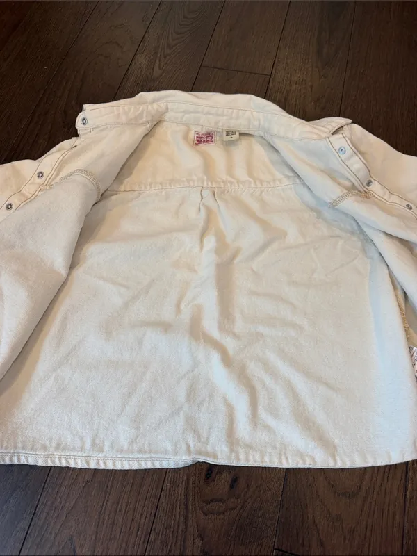 Levi’s Women’s Short-Sleeve Denim Jacket in Off White Size Large - C71-012 - Image 6