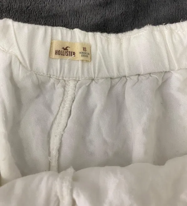 Hollister Eyelet Creme Shorts - Image 5