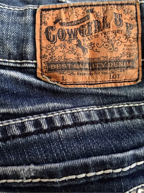 Cowgirl Tuff Co. Cowgirl Up mid rise bootcut flare embellished med wash denim jeans Sz 2 western - Image 9