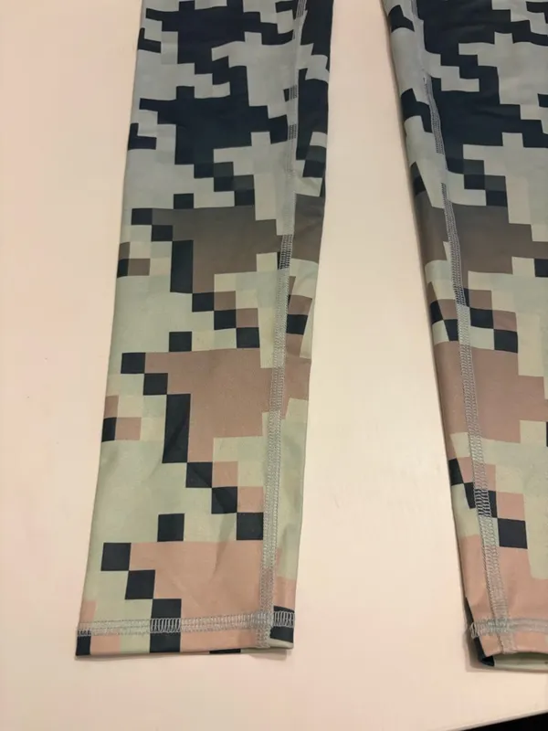 Alo Airbrush pixel ombré full length leggings size small - Image 4