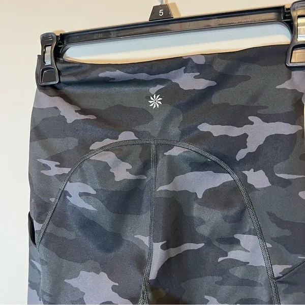 Athleta Ultimate Stash Pocket‎ Camo 7” Shorts Biker XS - Image 7