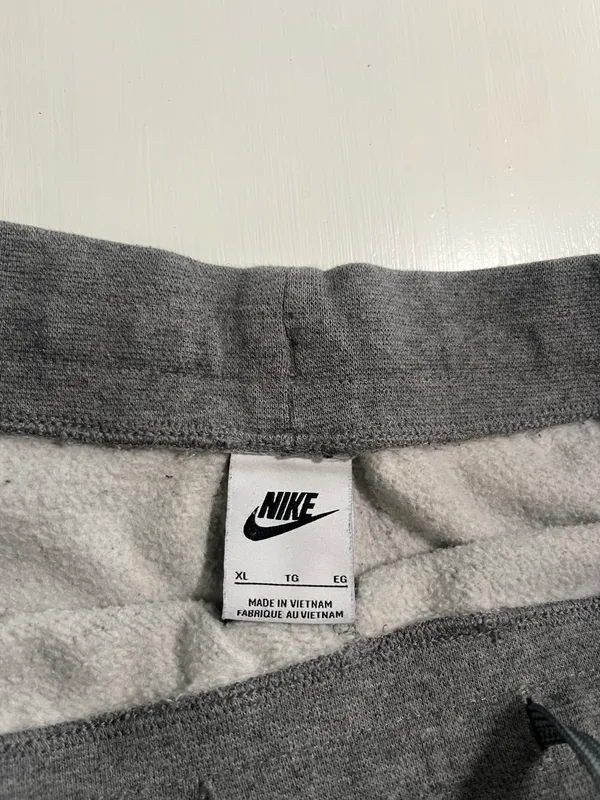 Nike sweatpants - Image 4