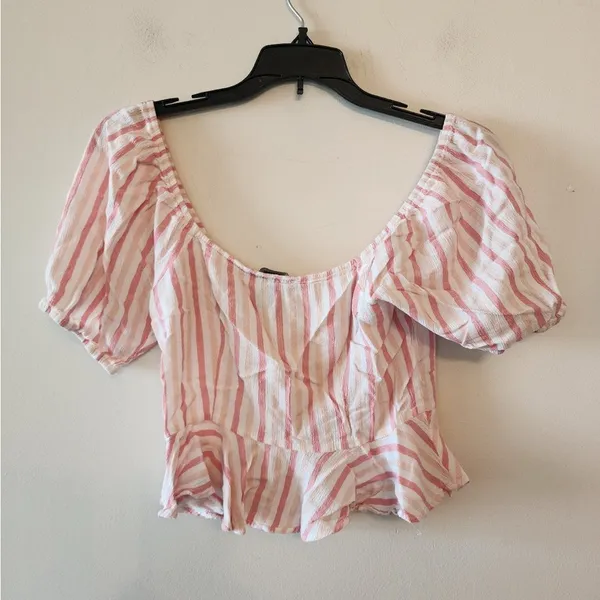 Forever 21 pink light cropped top size medium - Image 2