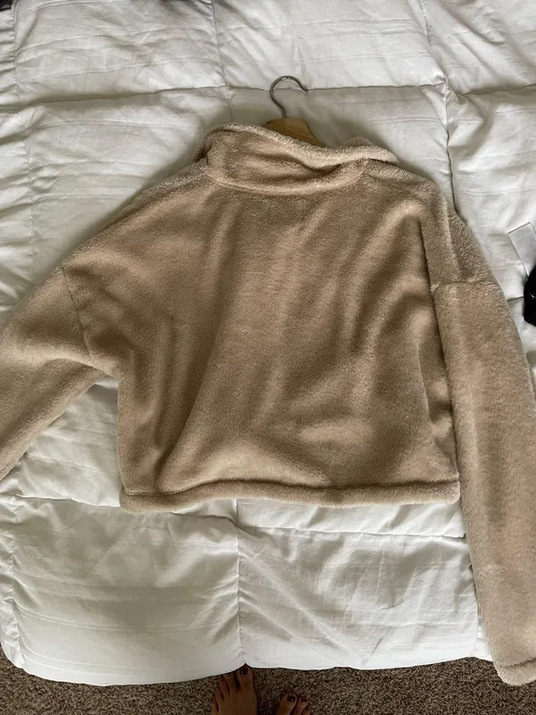 Urban Outfitters Cropped Pullover - Image 3