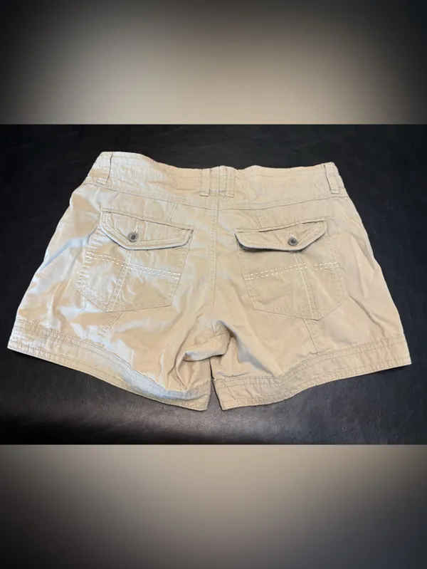 Kuhl Women's Tan Cargo-Style Shorts size 2 - Image 3
