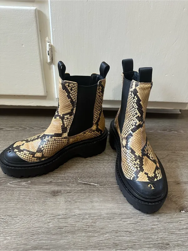 Tory Burch Yellow Snake-Print Chelsea Boots - Image 2