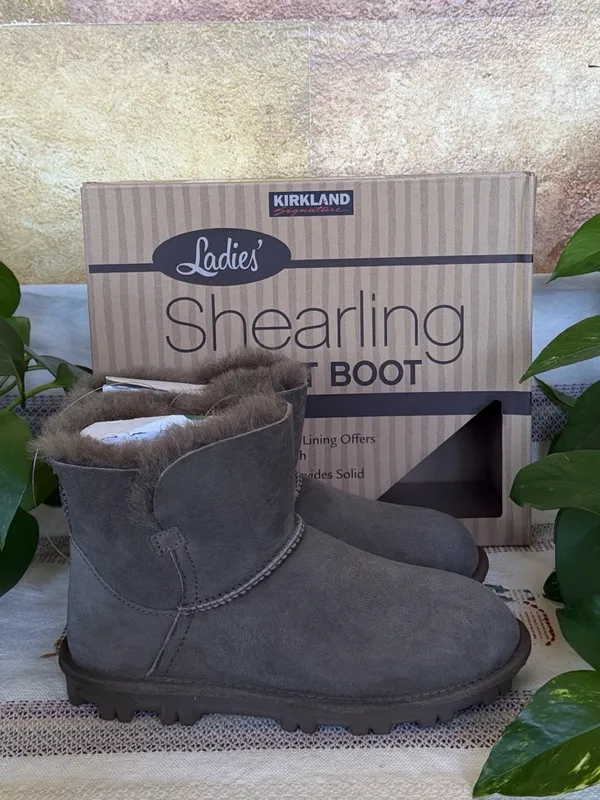 NEW Kirkland Signature Women’s Shearling Fur Grey Winter Short Boots, Size 6 - Image 3
