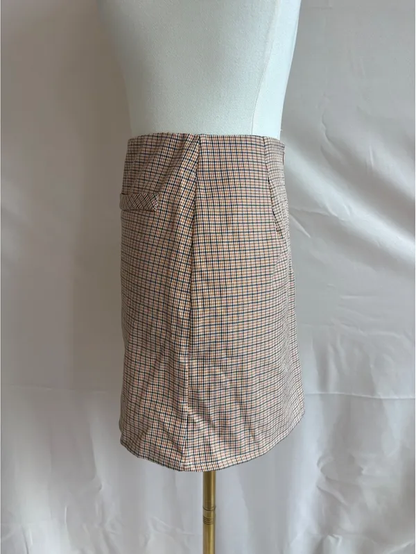 Altard State Women's Small Plaid Mini Skirt with Front Pockets - Image 5