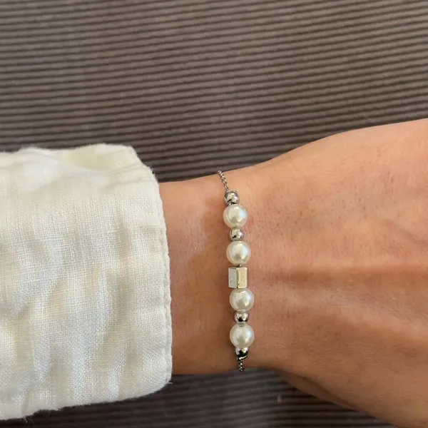 Classic Pearl and Silver Bead Bracelet - White Pearls - Image 3