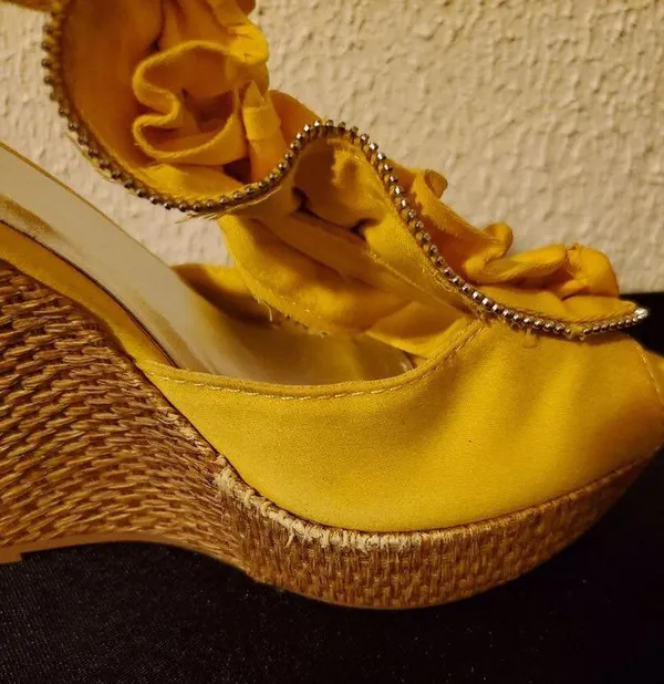Ruffle Peep Toe Wedge Sandals - Image 3