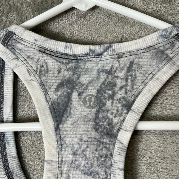 Lululemon Swiftly Tech Racerback 2.0 Multi Dye
Multi Dye White Grey Black Size 4 - Image 4