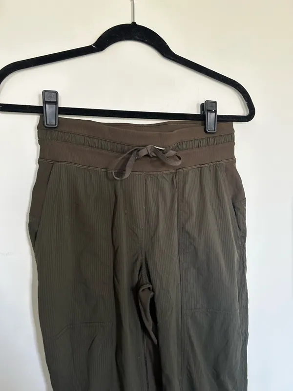 Lululemon Green Dance Studio‎ Crop Pants Size 4 - Image 3