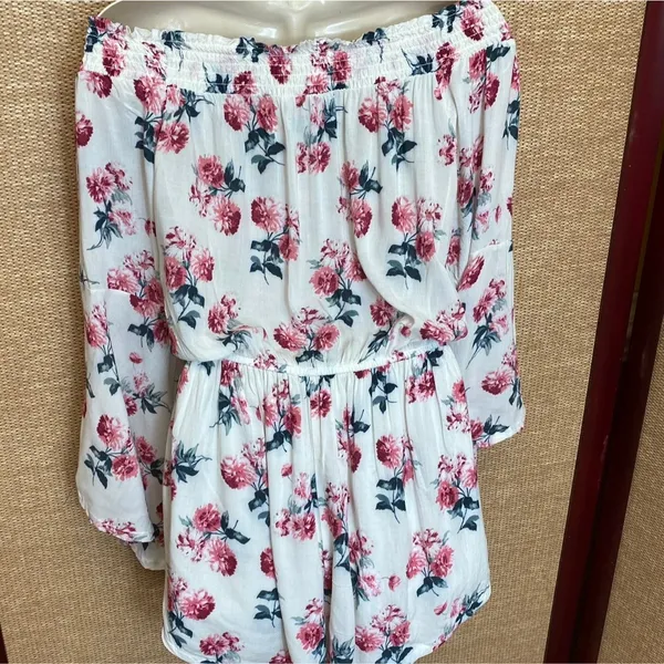 Abercrombie & Finch Ivory floral off shoulder rayon bell sleeve romper Size M - Image 3