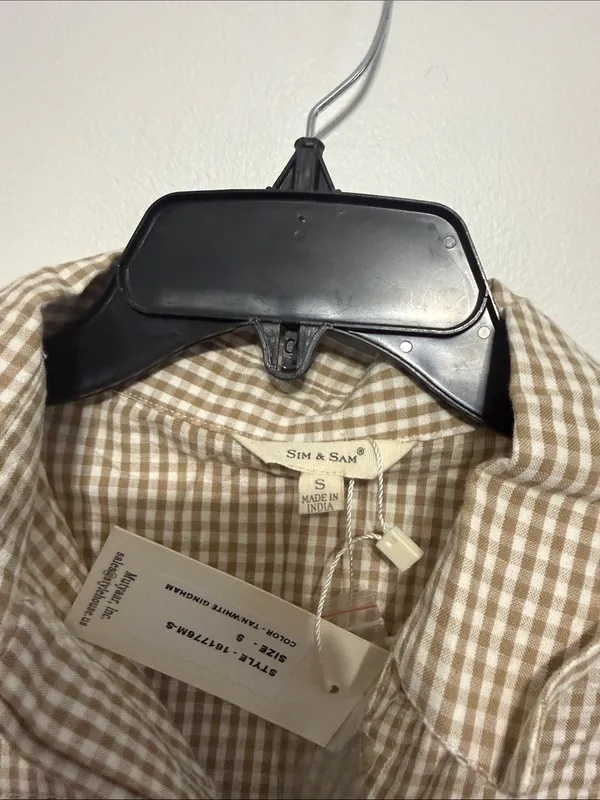 Sim & Sam Sleeveless Gingham Button Front Top in Beige - Image 4