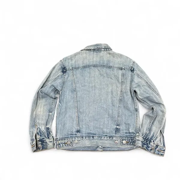 Levi’s Ex boyfriend trucker light wash denim jacket with a rusty vintage look - Image 3
