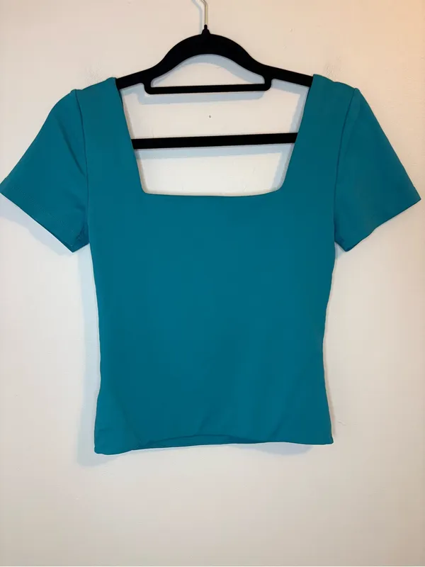 Aritzia Contour Square Neck Teal Top Short Sleeve Size Small - Image 2