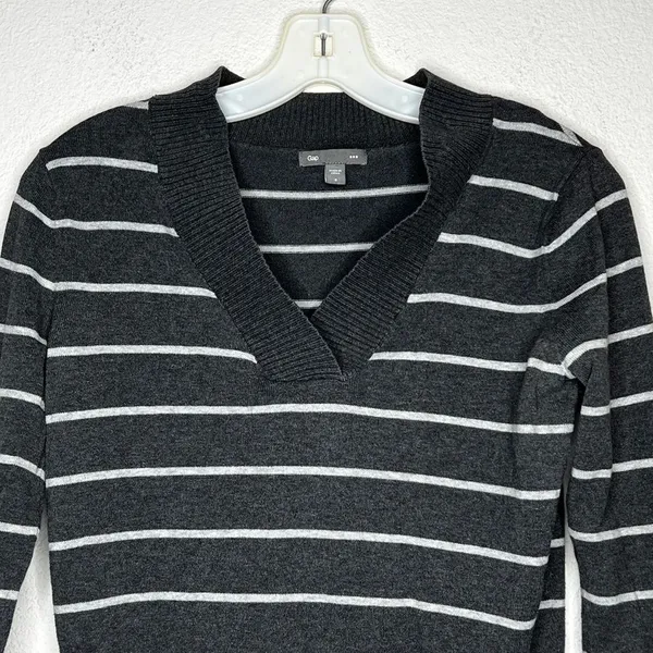 Gap Sweater‎ - Image 2