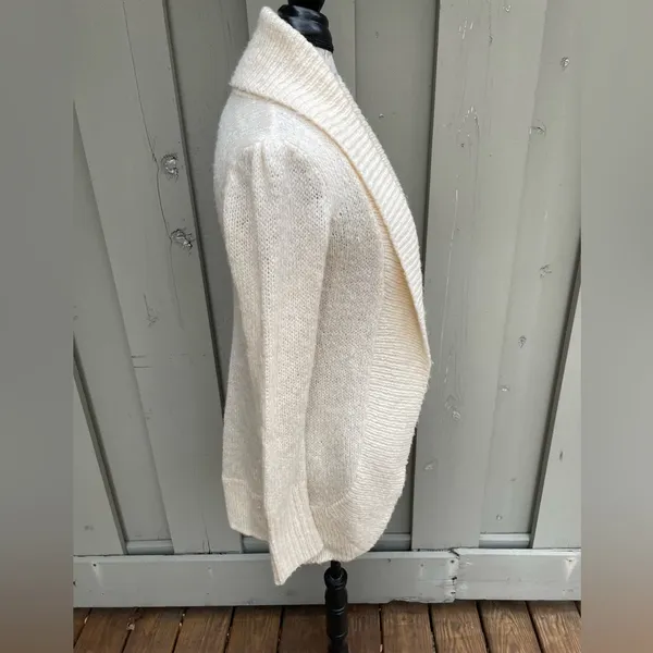 Guess Jeans Cream Plush Cardigan Women’s Size Medium - Image 3