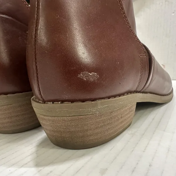 Universal Threads Bootie Boots Womens 9.5 Brown Faux Leather Ankle Pull On Heel - Image 4