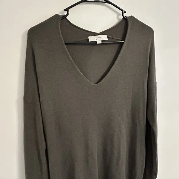 Loft Soft Knit V-Neck Pullover Lightweight Sweater Shirt Olive‎ Green Size M - Image 6