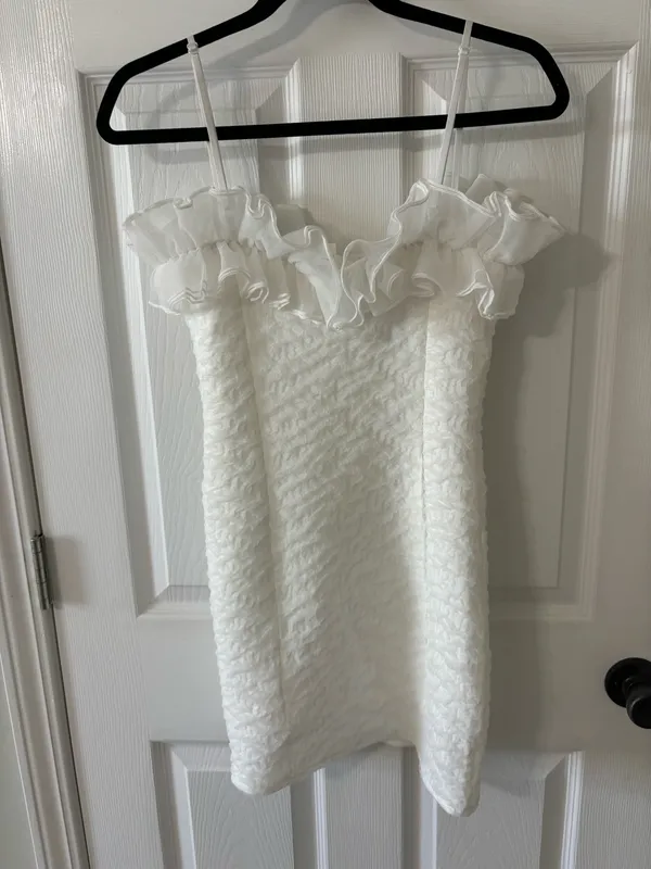 Boutique white fitted dress - Image 4